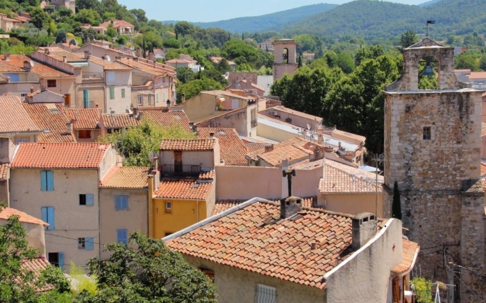 Vue aérienne d’Aubagne – trajet en taxi ou VTC depuis Marseille