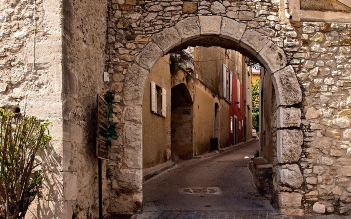 Ruelle provençale du Castellet – chauffeur privé ou VTC Marseille Castellet